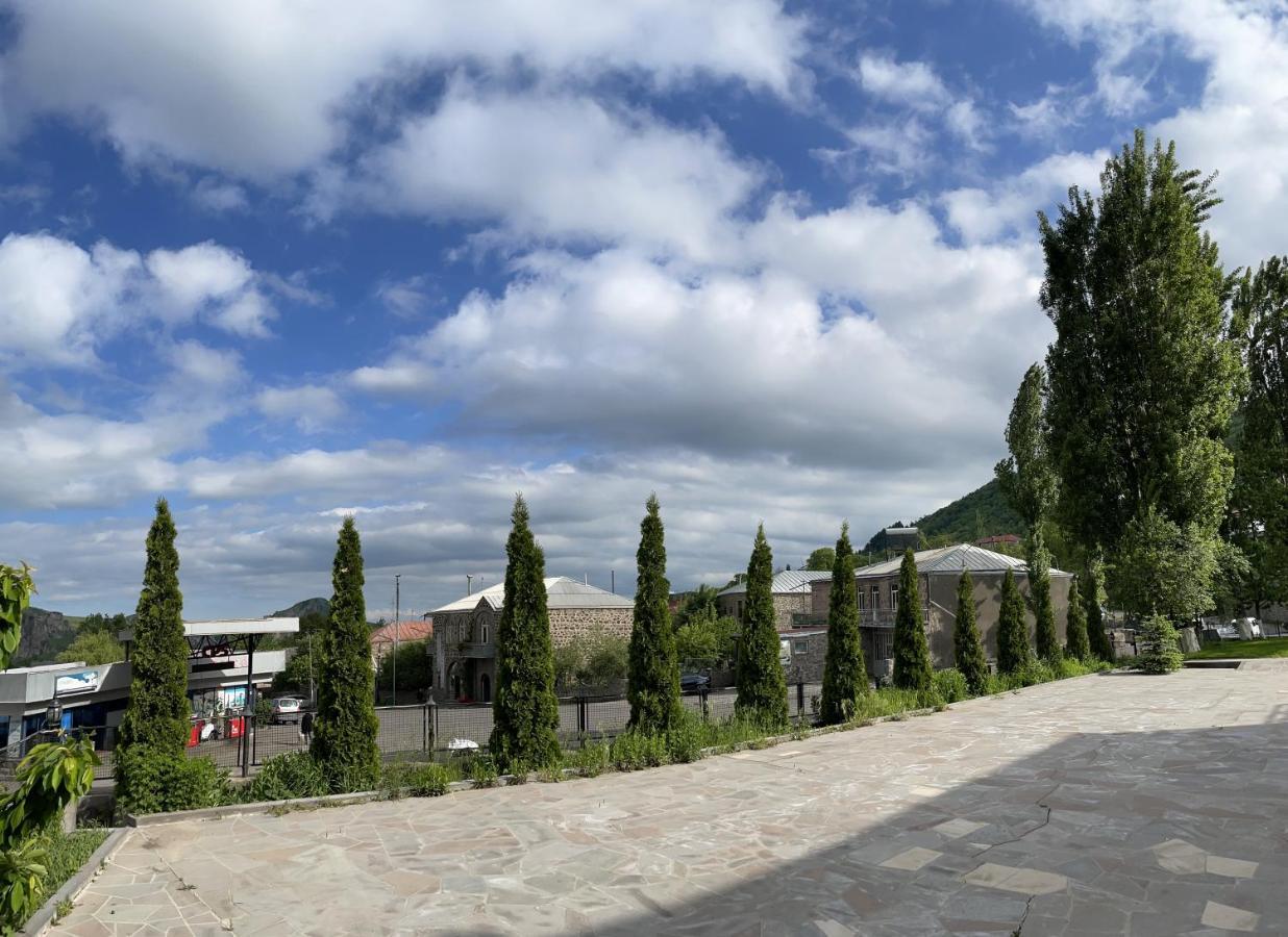 Yolyans Hotel Goris Exteriér fotografie